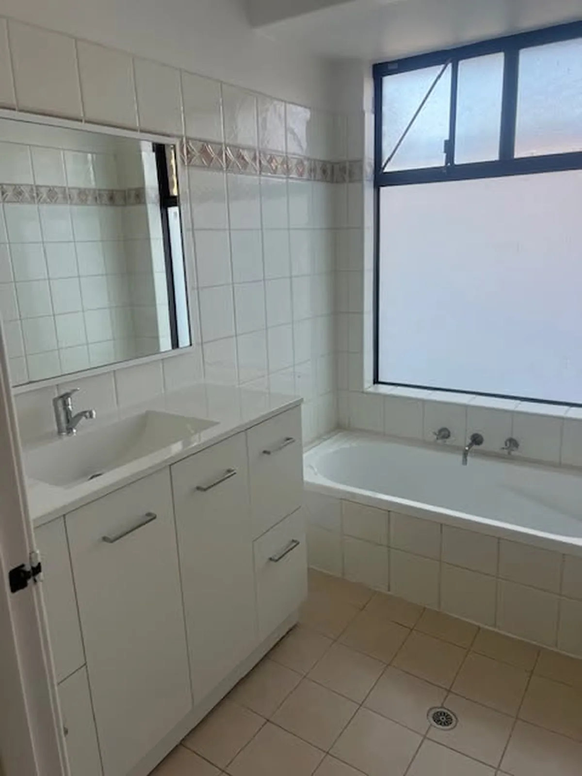 Rental bathroom vanity and bath after a deep clean as part of a vacate clean